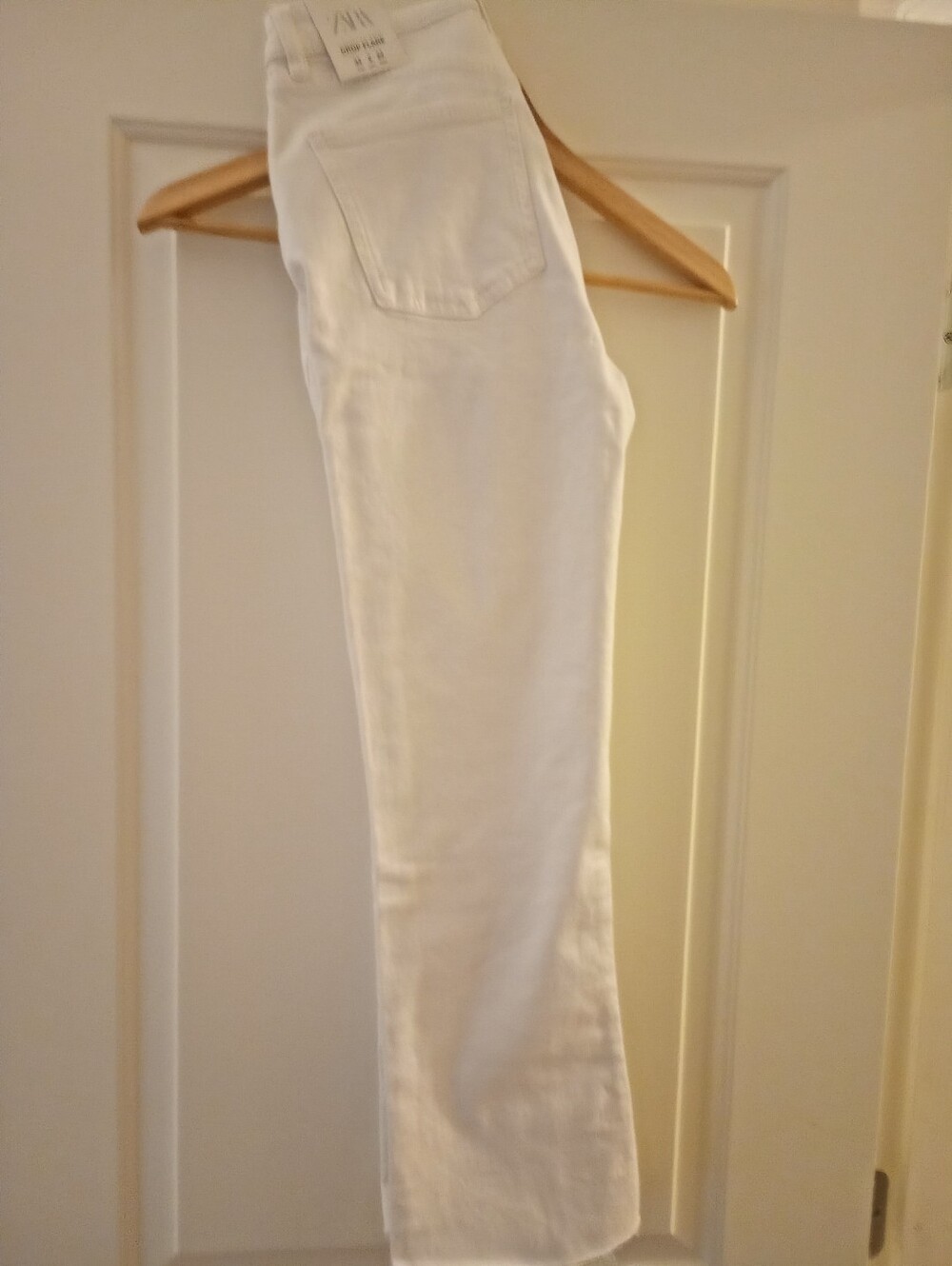 NWT Zara White Crop Flare Jeans (2)